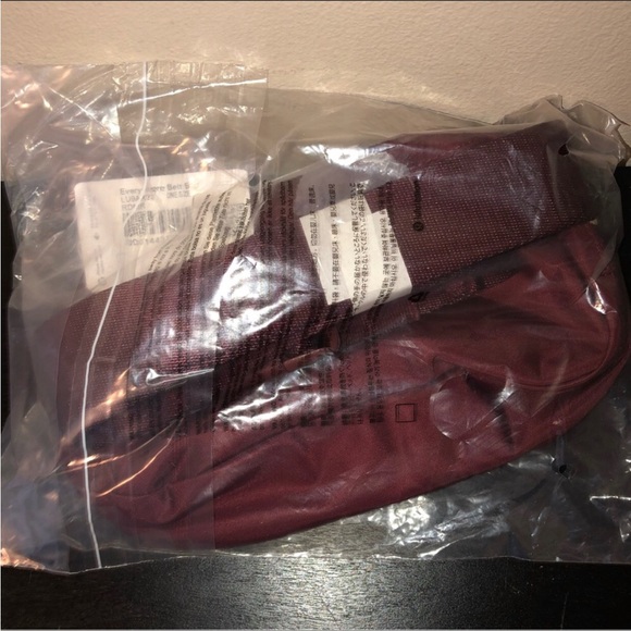 Lululemon NWT Everywhere Belt Bg,Size-1L - Picture 2 of 3